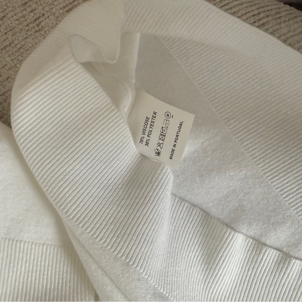 The Celine V-Neck Sweater Lohla Spoers NWT - Picture 6 of 10